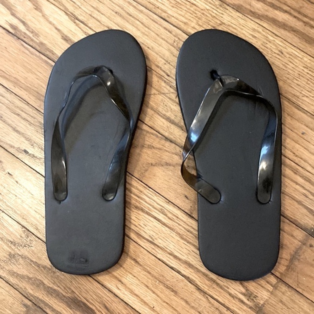NWOT flip flops w/ clear straps